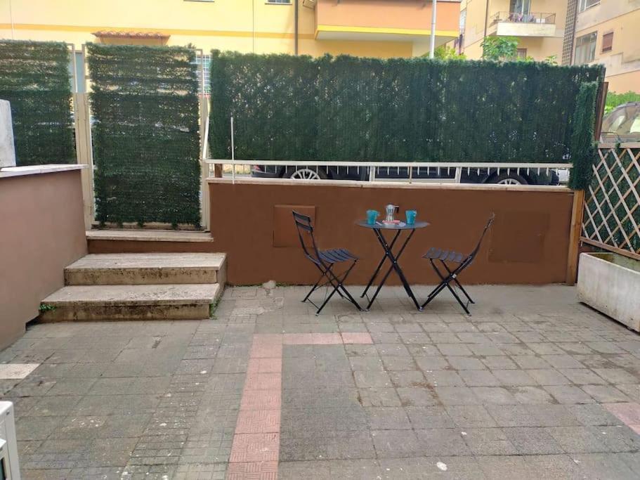 Gemelli Holidays -2 Easy Lofts, Groundfloor With Courtyard, Mezzanine Bedroom, Baby & Pet Friendly, Near Monte Mario Station Connecting To Center In 20 Minutes, 2 Steps From Bus, Groceries, Restaurants, Park, Cycle Path - Warm Guest Care In 4 Languag Dış mekan fotoğraf