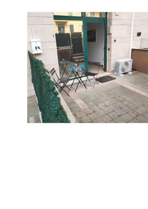 Gemelli Holidays -2 Easy Lofts, Groundfloor With Courtyard, Mezzanine Bedroom, Baby & Pet Friendly, Near Monte Mario Station Connecting To Center In 20 Minutes, 2 Steps From Bus, Groceries, Restaurants, Park, Cycle Path - Warm Guest Care In 4 Languag Dış mekan fotoğraf